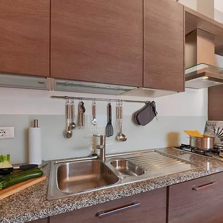 شقة 2-bedroom Lakeview Mastena Belvedere سان سيرو